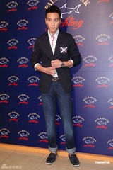 组图：王阳明出席品牌活动 获温升豪赞身材好