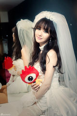 高清组图：韩星李贞贤发新曲披婚纱对话新浪