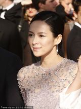 组图：《维纳斯》首映 章子怡素雅长裙助阵