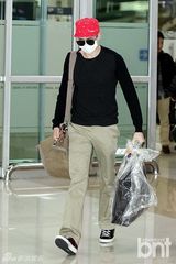 组图：韩团2PM与MBLAQ等结束日本演出返韩