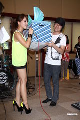 组图：丁当邀冠佑来个唱尬舞 怪兽高喊要退出