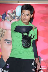 组图：郭富城限制饮食保持体态 称50岁前成婚