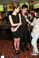 幻灯：《苏乞儿》香港首映 醉拳街舞表演向八爷致敬