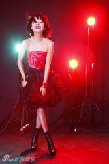 高清组图：江一燕变身派对公主 展现曼妙身姿