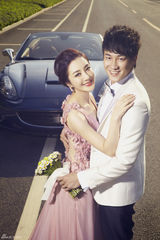 高清图：“荧幕情侣”何润东李依晓拍摄浪漫情侣大片