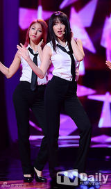 组图：第8届首尔电视颁奖礼 吴奇隆获人气奖