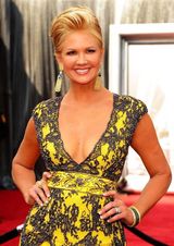 高清组图：南希-奥德尔深V礼服闪亮打头阵