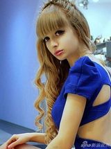 组图：俄罗斯真人芭比再曝美照 双球浑圆晒蜂腰