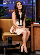 高清图：梅根-福克斯做客脱口秀节目妩媚女人味