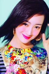 组图：张檬最新时尚大片展多面气质