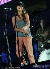 组图：美国乡村音乐电视奖彩排 凯利安德伍德领衔