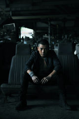 组图：王栎鑫全新大碟即将推出 曝热血宣传照