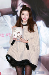 组图：韩国时尚达人朴寒星新书发布 大展甜美笑容