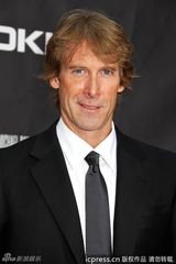 组图：《变形金刚3》首映 女主角高开衩长裙娇艳