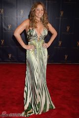 高清组图：玛丽亚-凯莉发福双臂粗壮