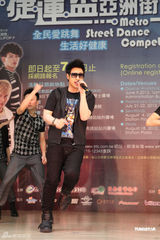 组图：潘玮柏8月推新专辑 自曝私下十分邋遢