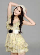 幻灯：张宁益离婚案后拍写真 靓装出镜娇俏可人