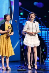 组图：孙俪亮相上海电视节 憾失视后