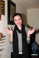 幻灯图：《女人最痛》杀青宴 米雪露面强忍悲伤