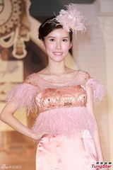 组图：李曼筠穿婚纱露酥胸 Whitney日本造人