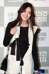 组图：吕珍九等出席电影《机关枪传教士》首映会