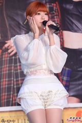 组图：Dream Girls露腿办签唱 明道帅气助阵