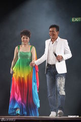 组图：汪明荃助阵关菊英演唱会 黄日华陈豪献唱