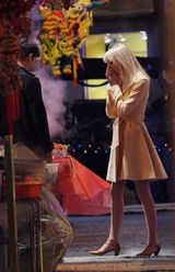 组图：《蜘蛛侠2》首露中国元素 汽车街头腾飞