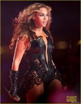 组图：碧昂斯献唱霸气似母狮 真命天女再聚首