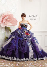 组图：筱田麻里子自创婚纱品牌唯美梦幻