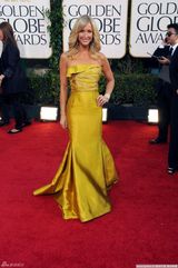 高清图：劳拉-斯宾塞一袭黄裙明媚动人