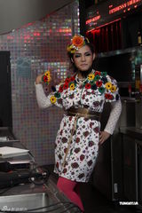 组图：hold住姐说相声造型似芙蓉 坦言多人追求