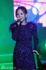 幻灯图：彭佳慧北京发片 齐秦助阵对唱情歌