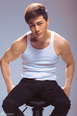 高清组图：许绍洋最新写真曝光展露完美臂肌