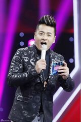 组图：《笑星》杨议斥主裁不公 蔡明流泪送选手