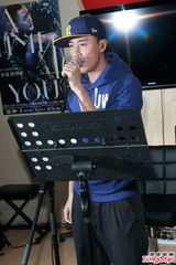 组图：林峰将再再次唱响红馆 帅气练唱