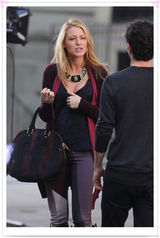 组图：布莱克-莱弗利现身片场潮装抢眼