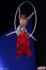 组图：江蕙劈腿挑战现代舞 阿妹买燕窝送二姐