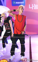 组图：韩团帝国之子B.A.P等唱响分享演唱会