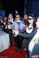 组图：郭富城戴墨镜宣传巡演 邀发哥合作寒战2