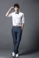 组图：人气偶像陈学冬 清新写真展萌笑