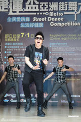 组图：潘玮柏8月推新专辑 自曝私下十分邋遢