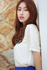 组图：张俪意大利写真演绎简约亚平宁风光