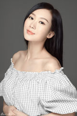 组图：刘一缇写真清丽妩媚秀香肩