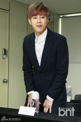 组图：东方神起允浩当选饥饿对策宣传大使