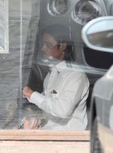 组图：皮特拍新戏《顾问》 眼睛被揍帅气难改