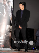 组图：严泰雄朱元新片《特别搜查总部》记者会