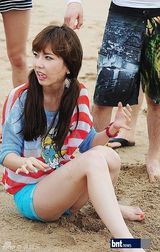 组图：韩团9Muses海边取景录节目清新装扮惹人爱