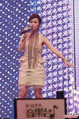 组图：张敬轩谢安琪分获新城劲爆我最欣赏男女歌手