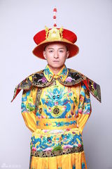 组图：谢娜变小主何炅演太监 大张伟扮年画娃娃